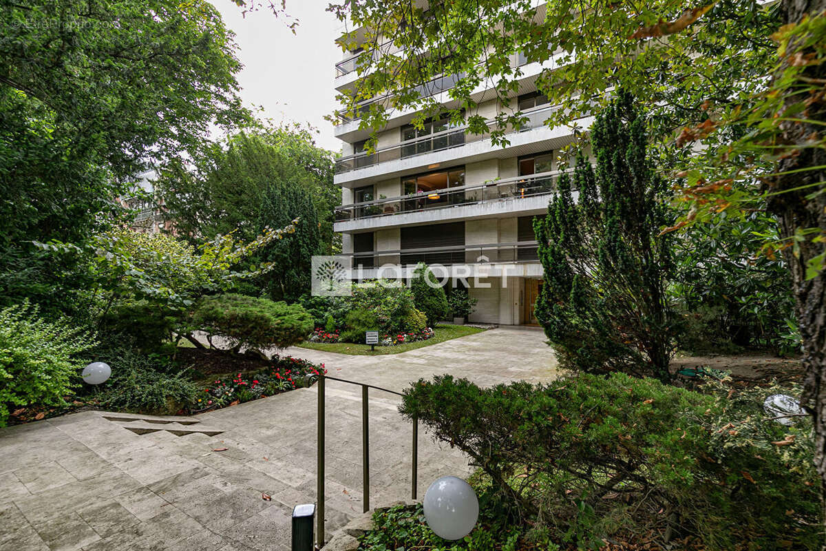 Appartement à NEUILLY-SUR-SEINE