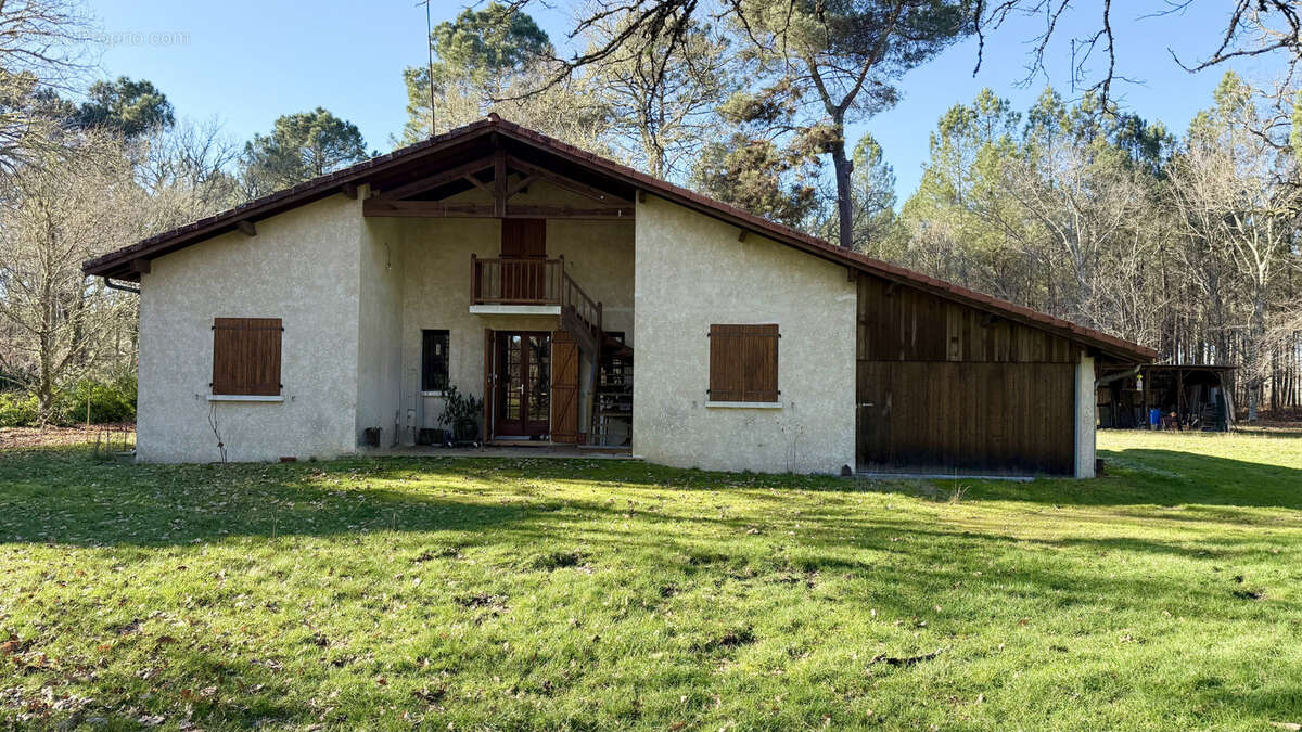 Maison à LUXEY