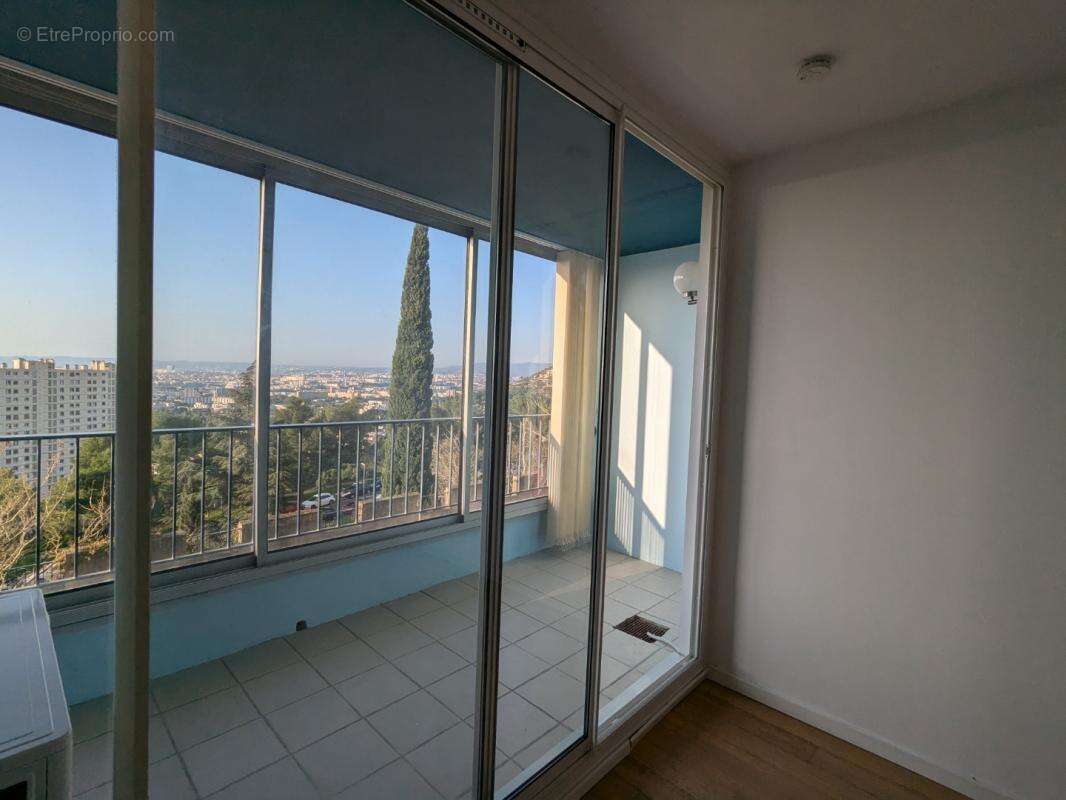 Appartement à MARSEILLE-9E