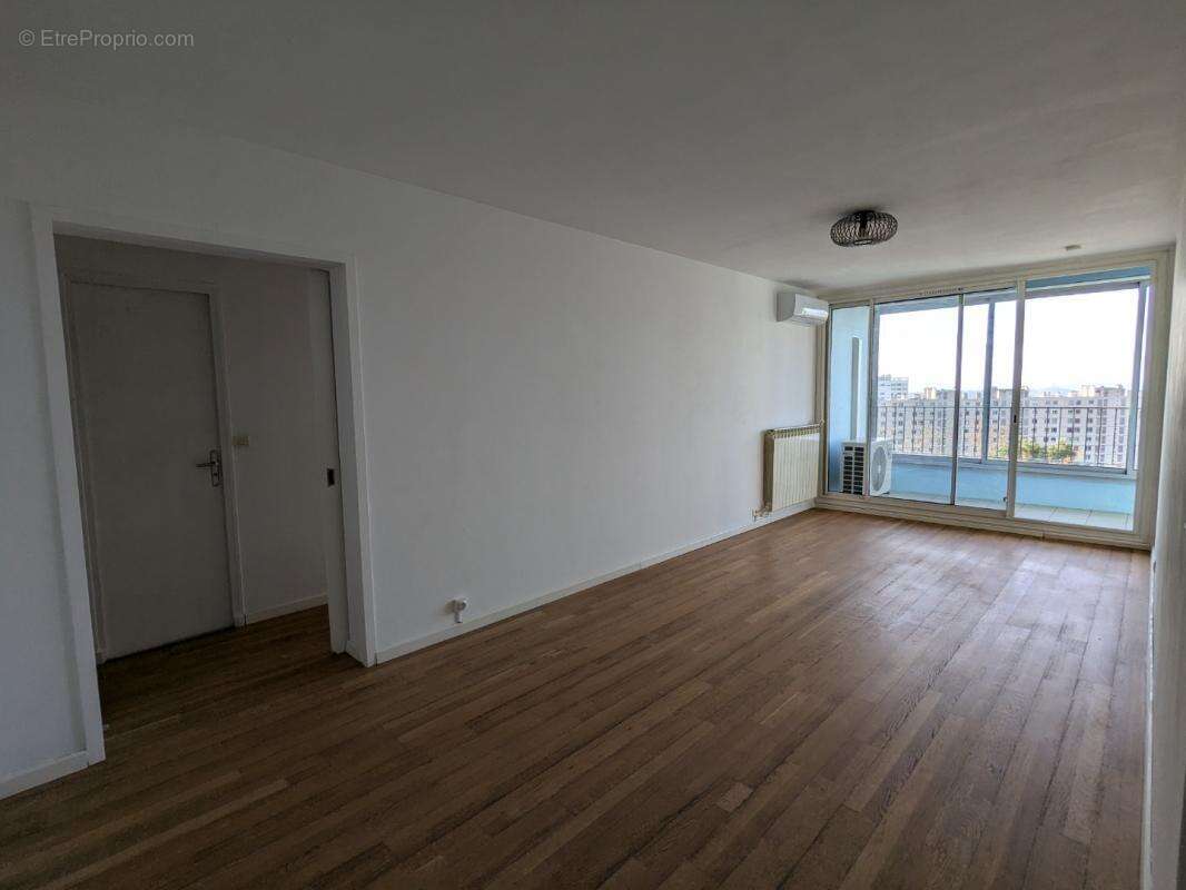 Appartement à MARSEILLE-9E