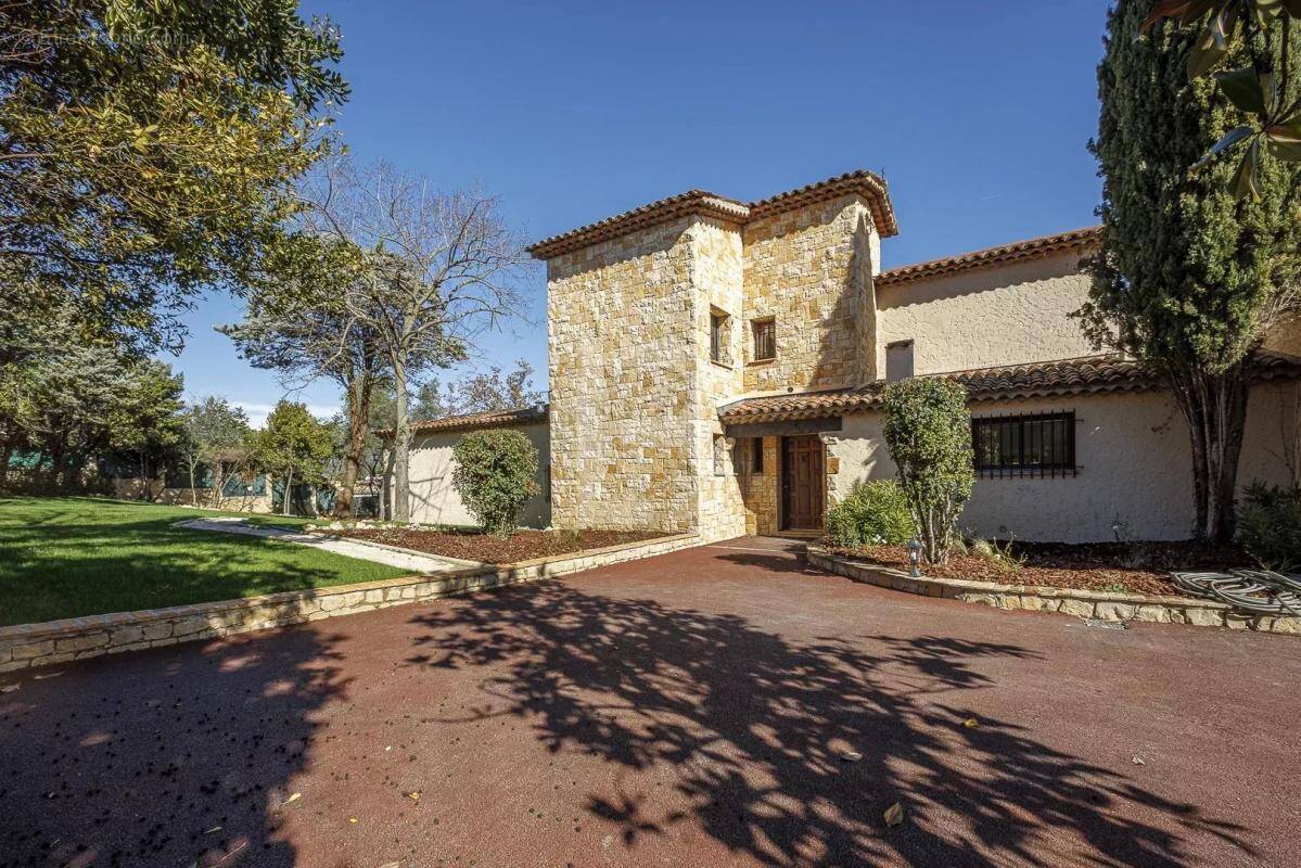 Maison à VALBONNE