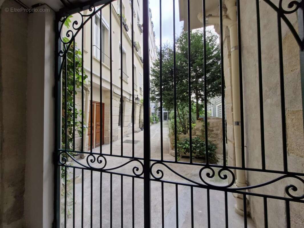 Appartement à PARIS-2E