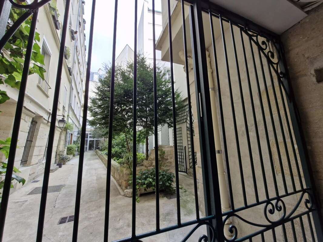 Appartement à PARIS-2E