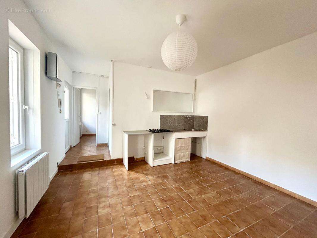 Appartement à MARSEILLE-3E