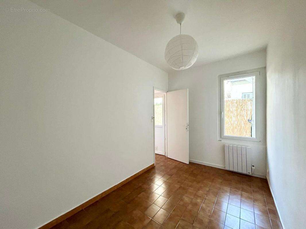 Appartement à MARSEILLE-3E