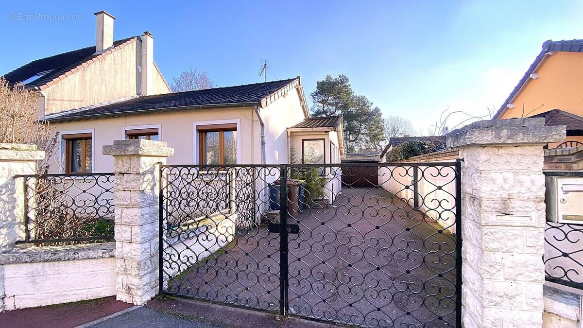 Maison à FONTENAY-LE-FLEURY