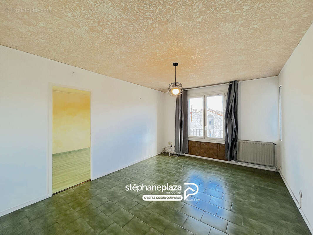 Appartement à MARSEILLE-3E