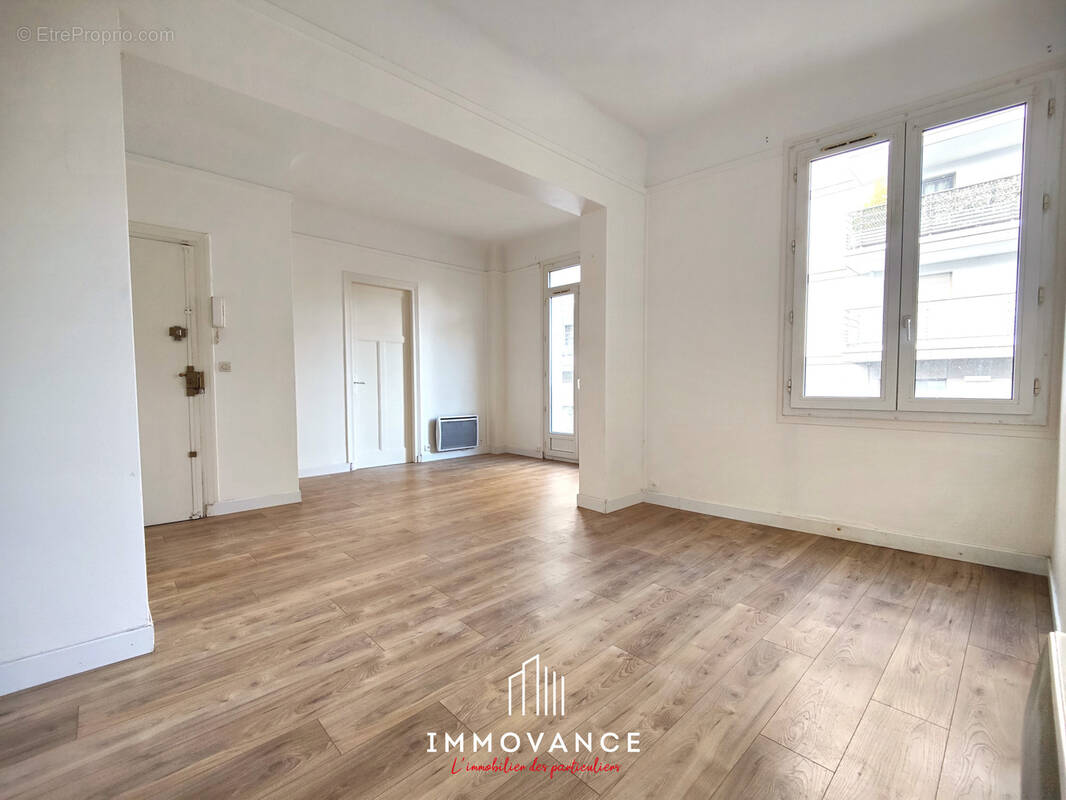 Appartement à COURBEVOIE