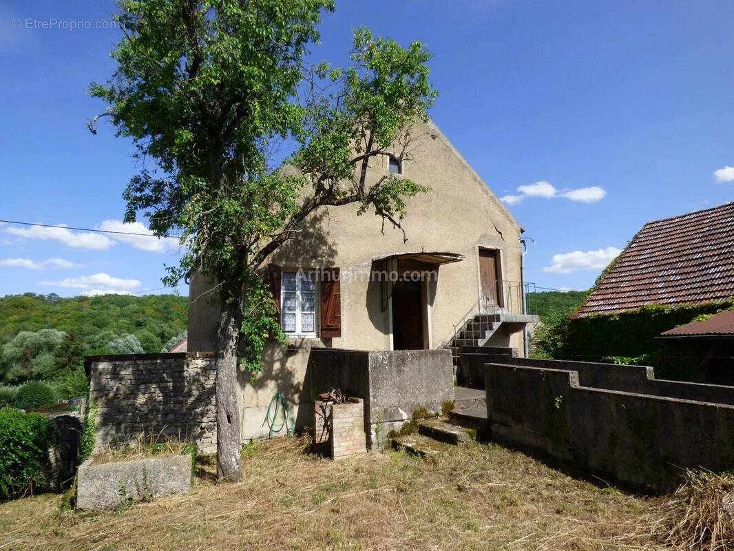 Maison à NOYERS