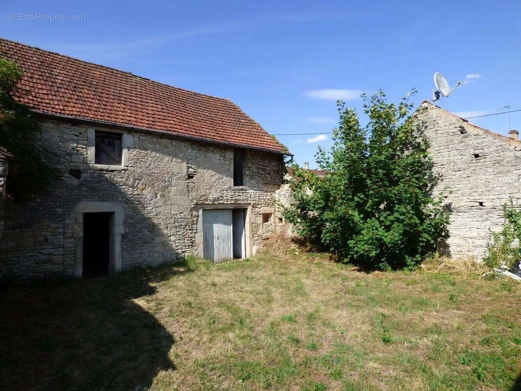 Maison à NOYERS