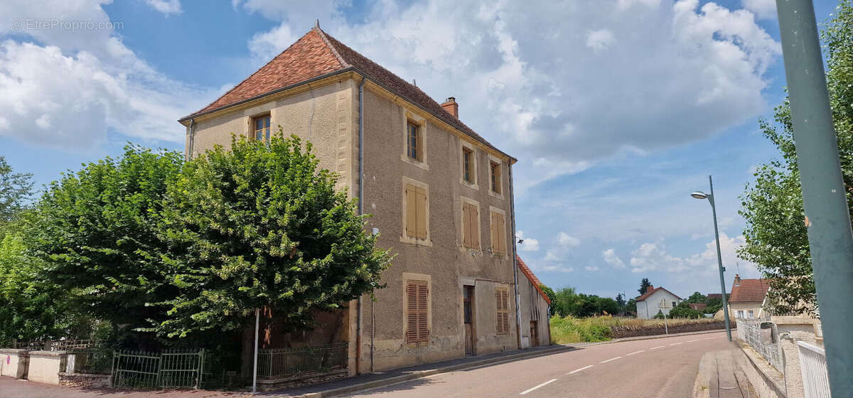 Maison à VINDECY