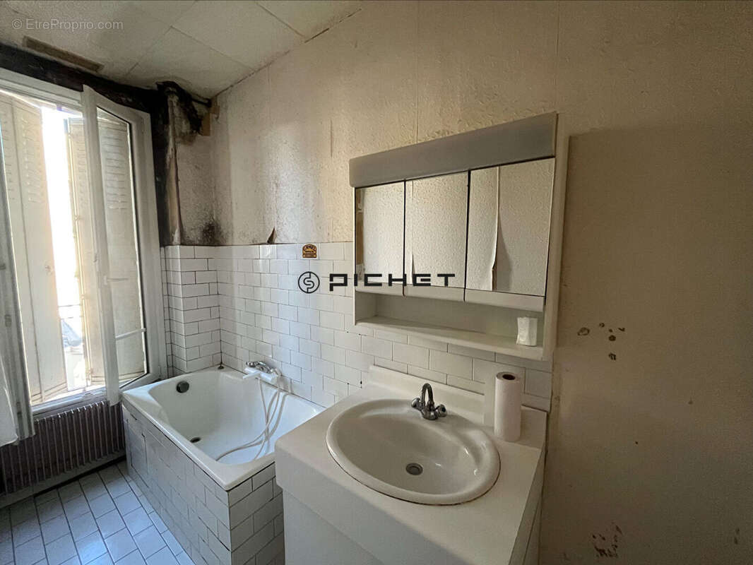 Appartement à PARIS-14E