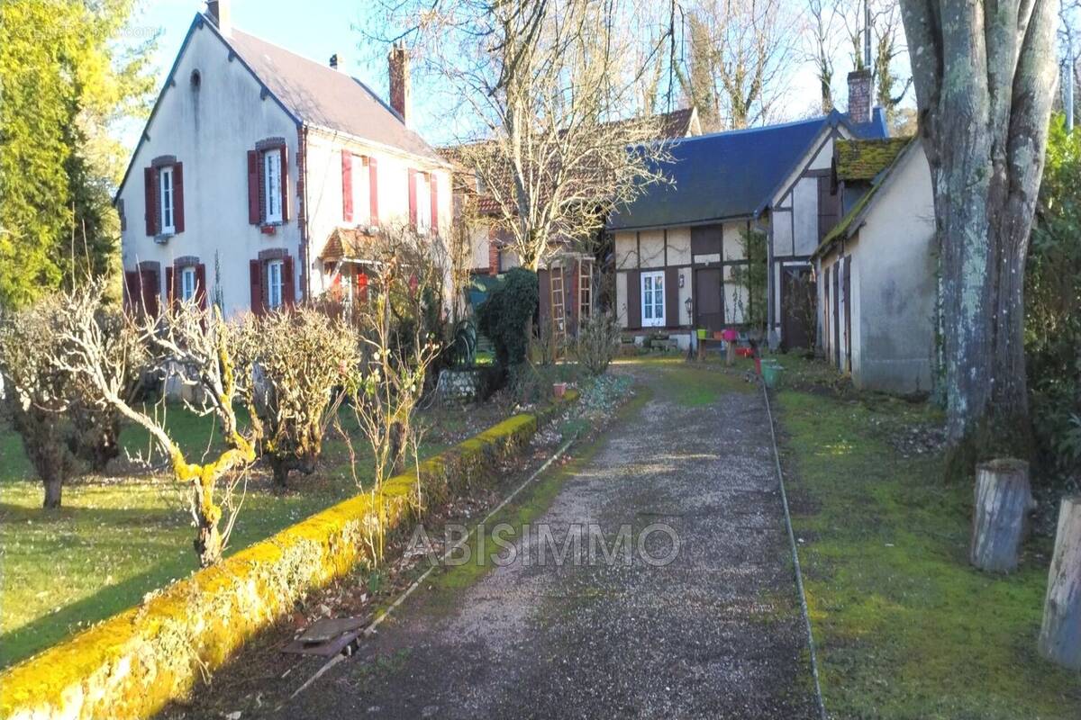 Maison à SAINT-MAURICE-SUR-AVEYRON