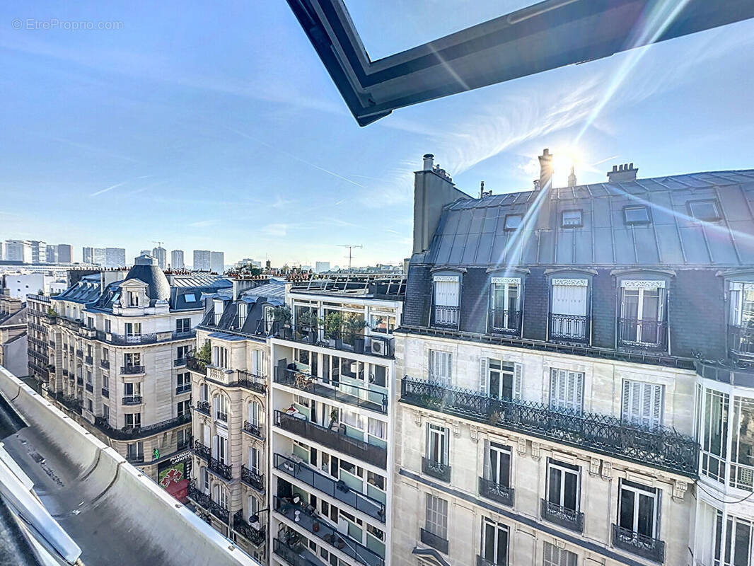 Appartement à PARIS-16E