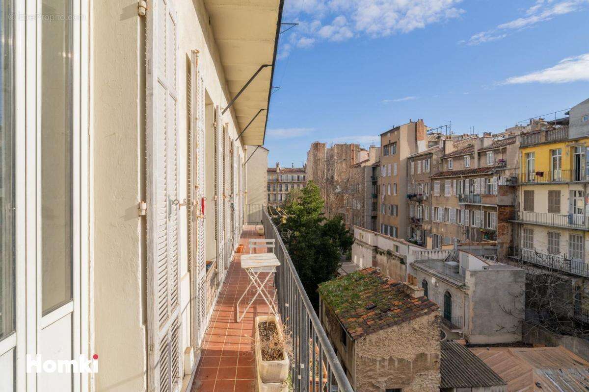 Appartement à MARSEILLE-1E