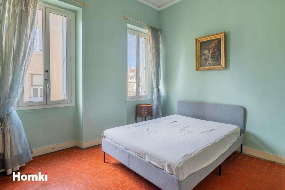 Appartement à MARSEILLE-1E