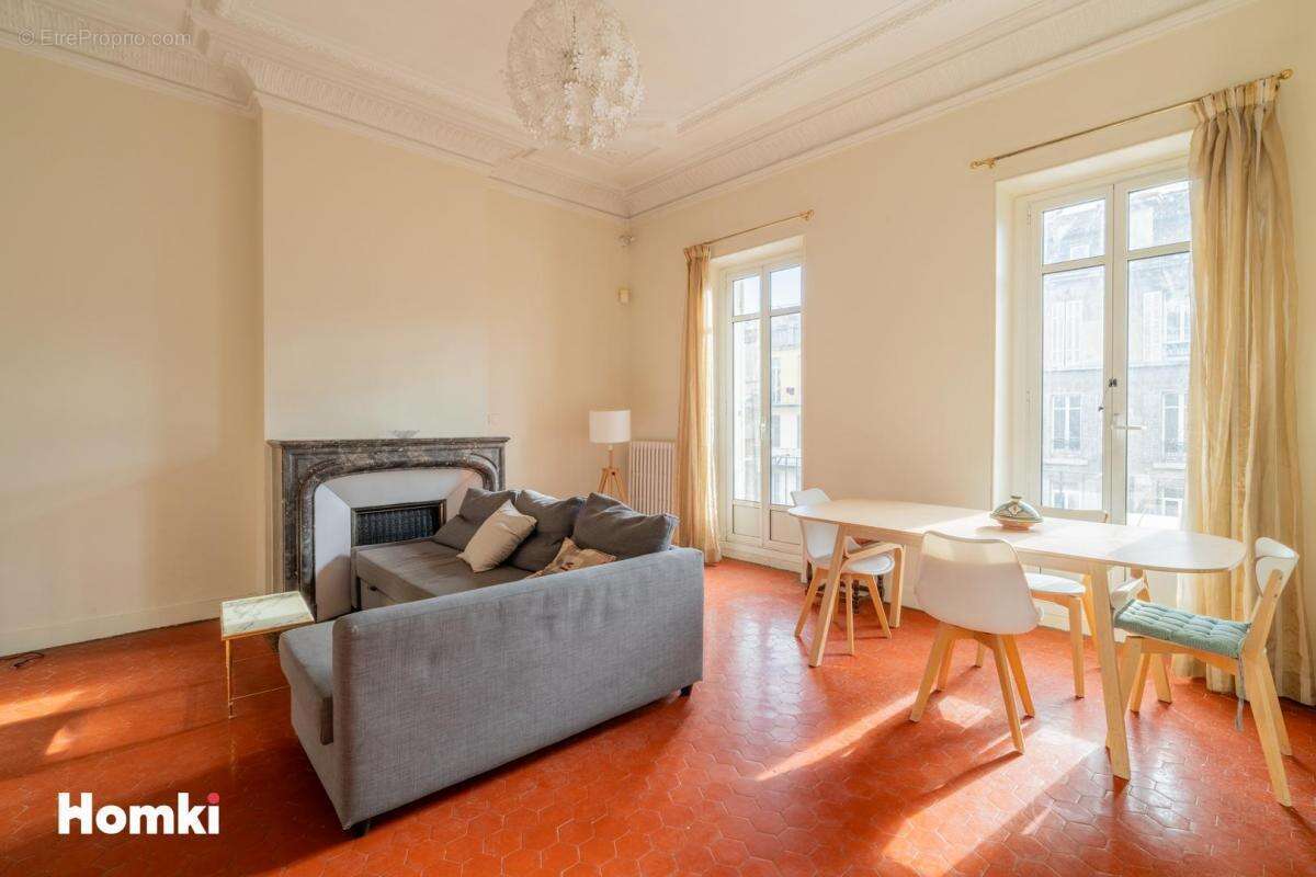 Appartement à MARSEILLE-1E