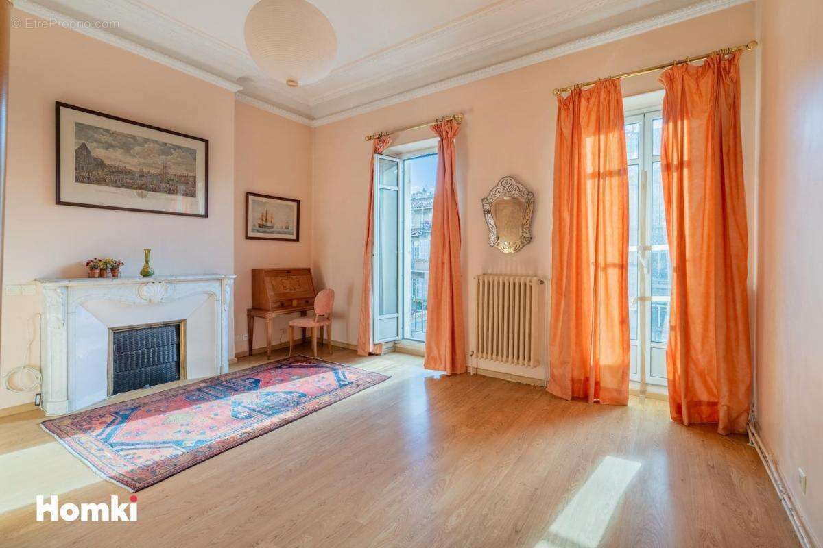 Appartement à MARSEILLE-1E