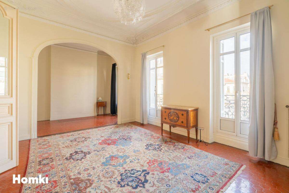 Appartement à MARSEILLE-1E