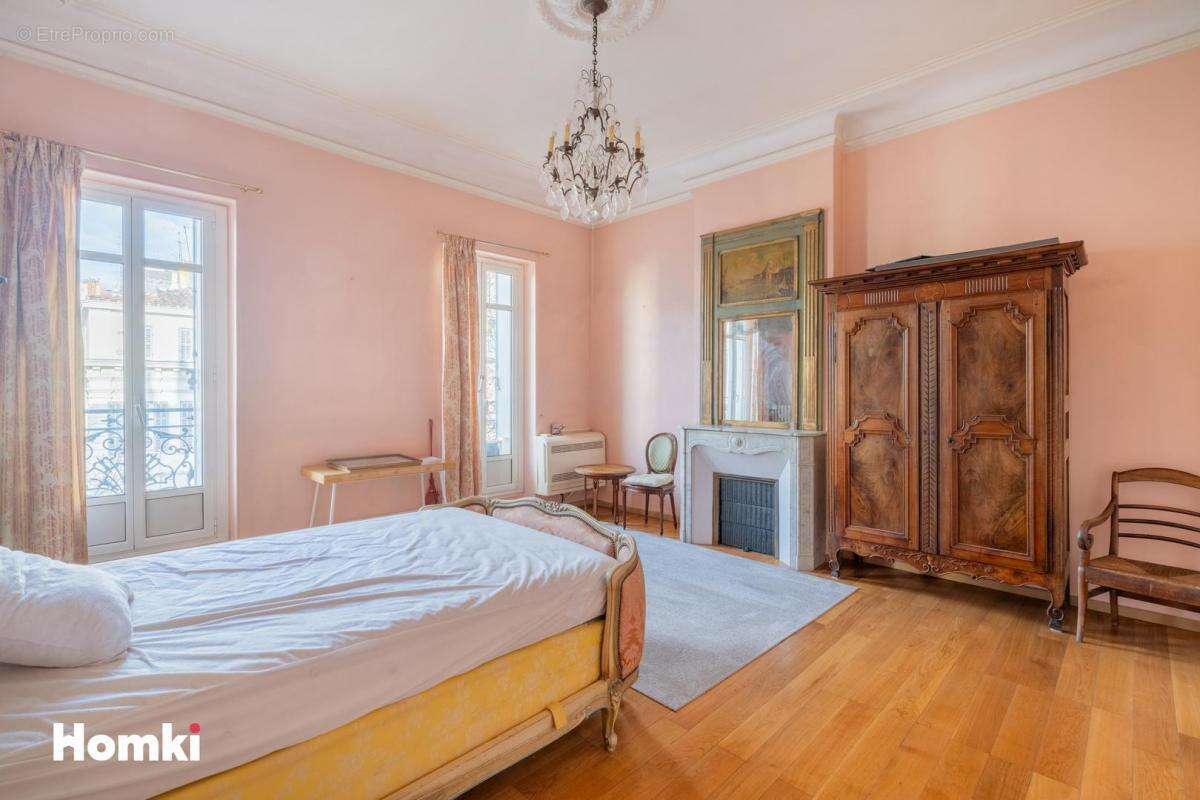 Appartement à MARSEILLE-1E