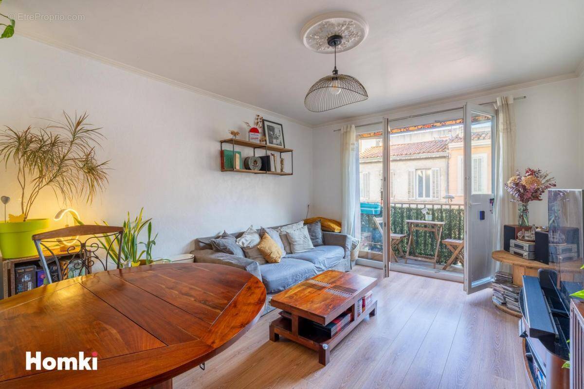 Appartement à MARSEILLE-5E