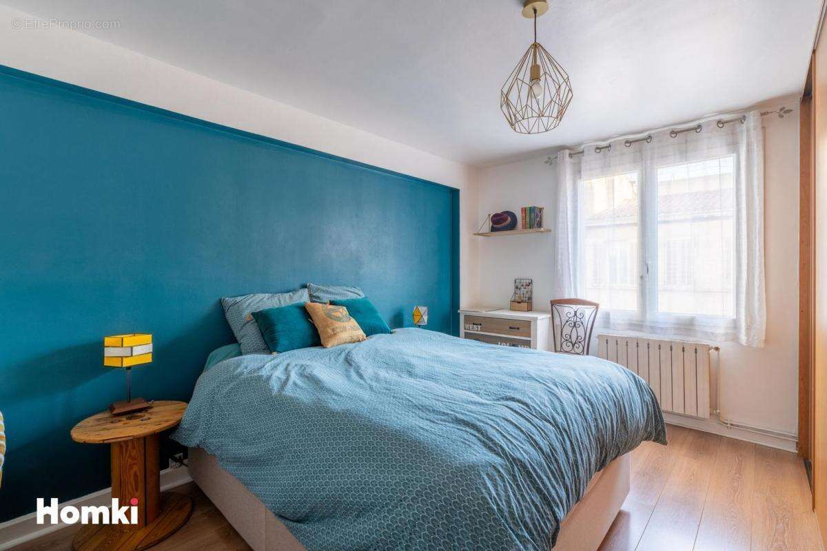 Appartement à MARSEILLE-5E