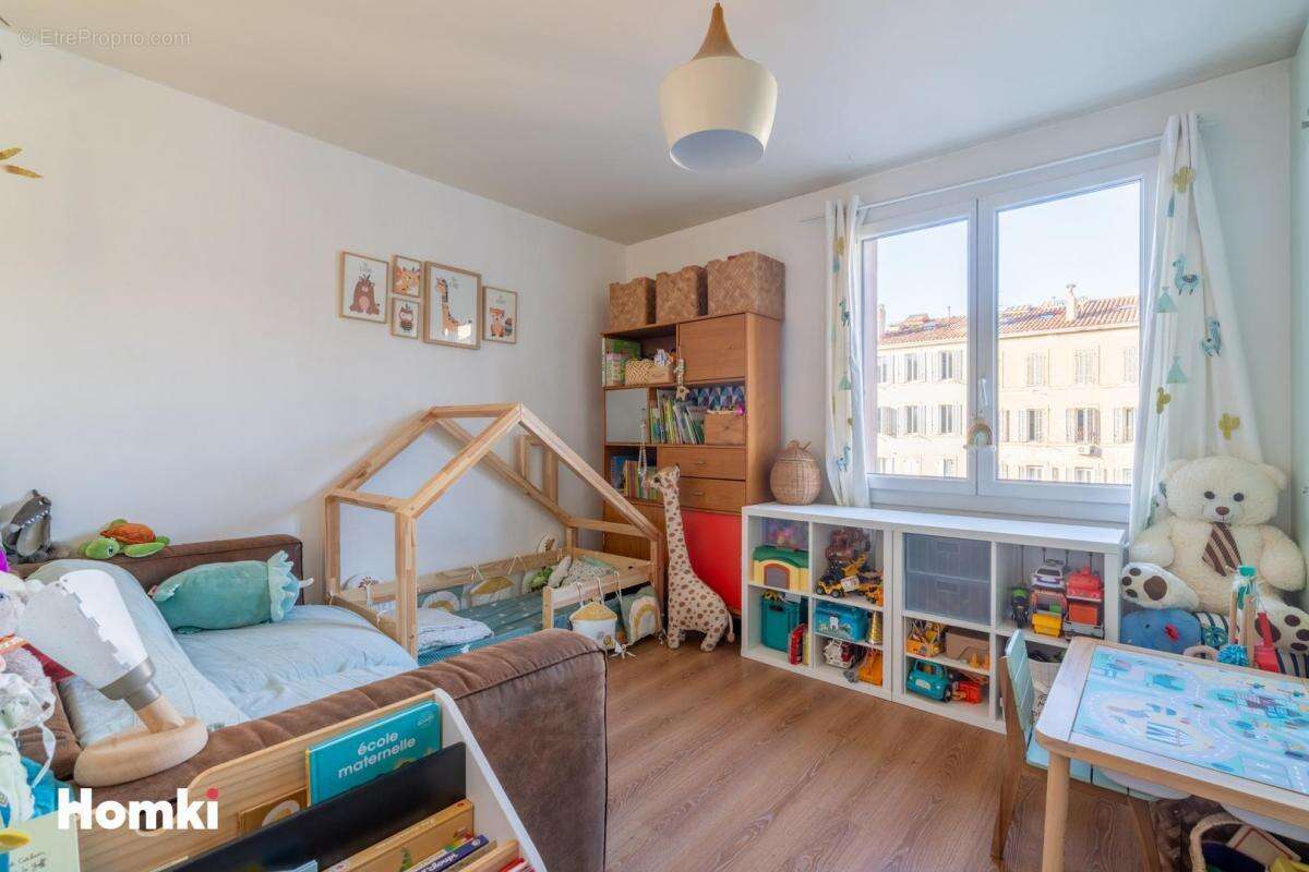 Appartement à MARSEILLE-5E