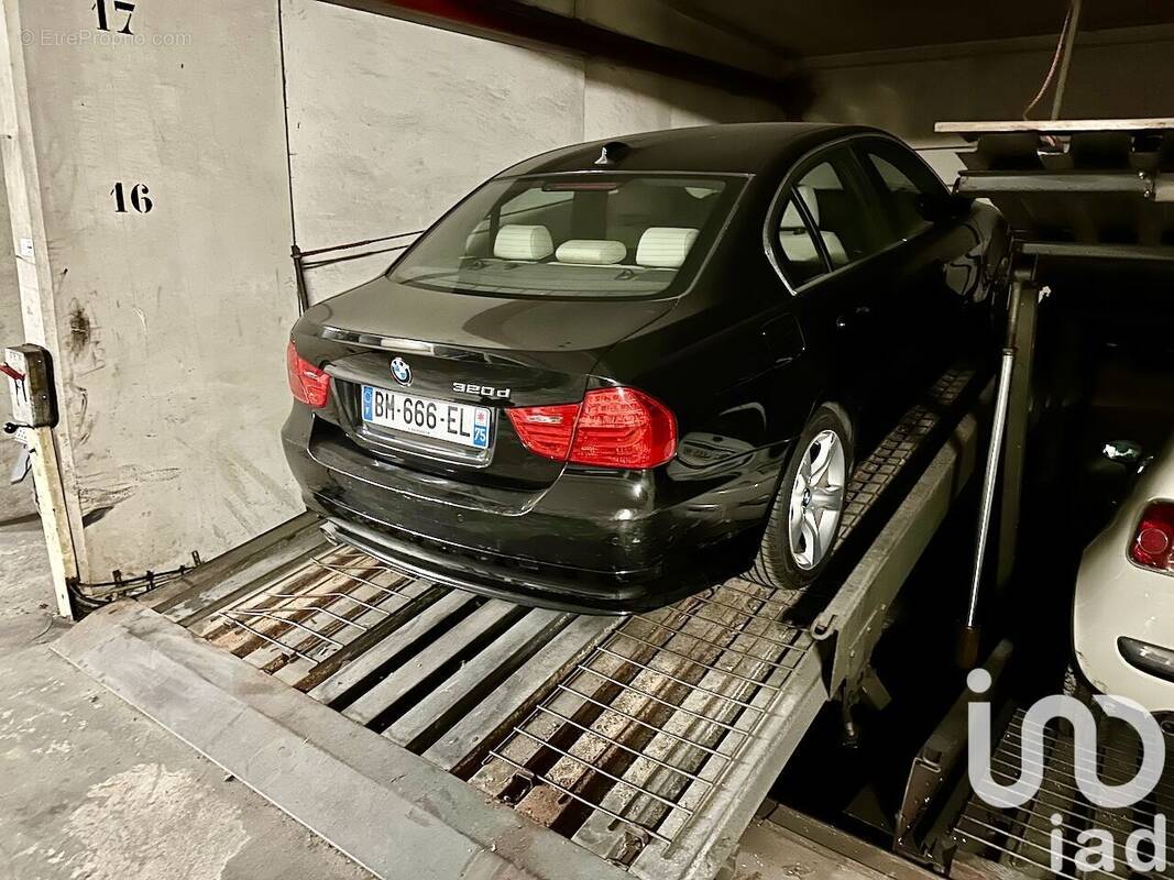 Photo 1 - Parking à PARIS-17E