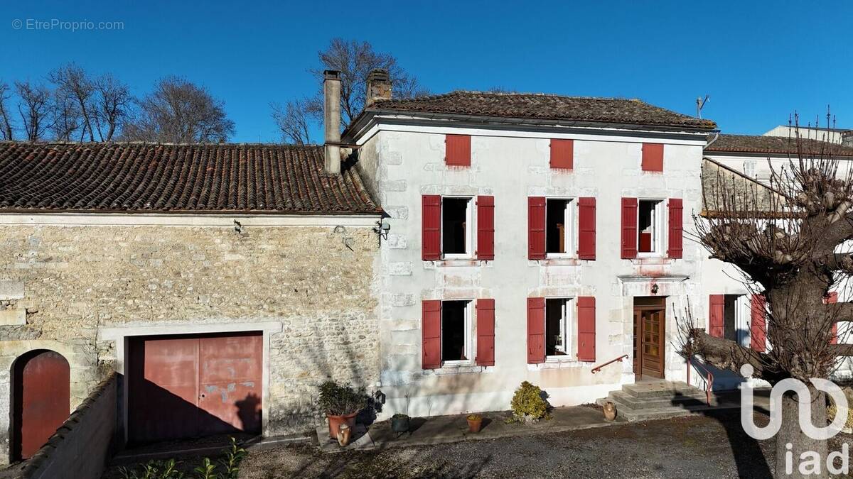 Photo 1 - Maison à CHAMPNIERS