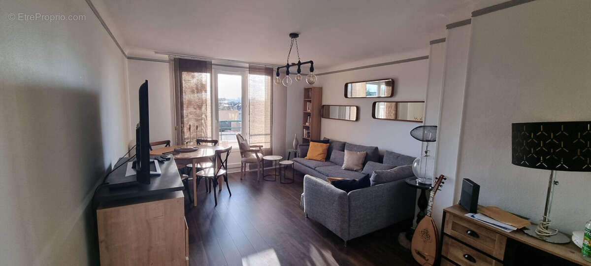 Appartement à LES PAVILLONS-SOUS-BOIS