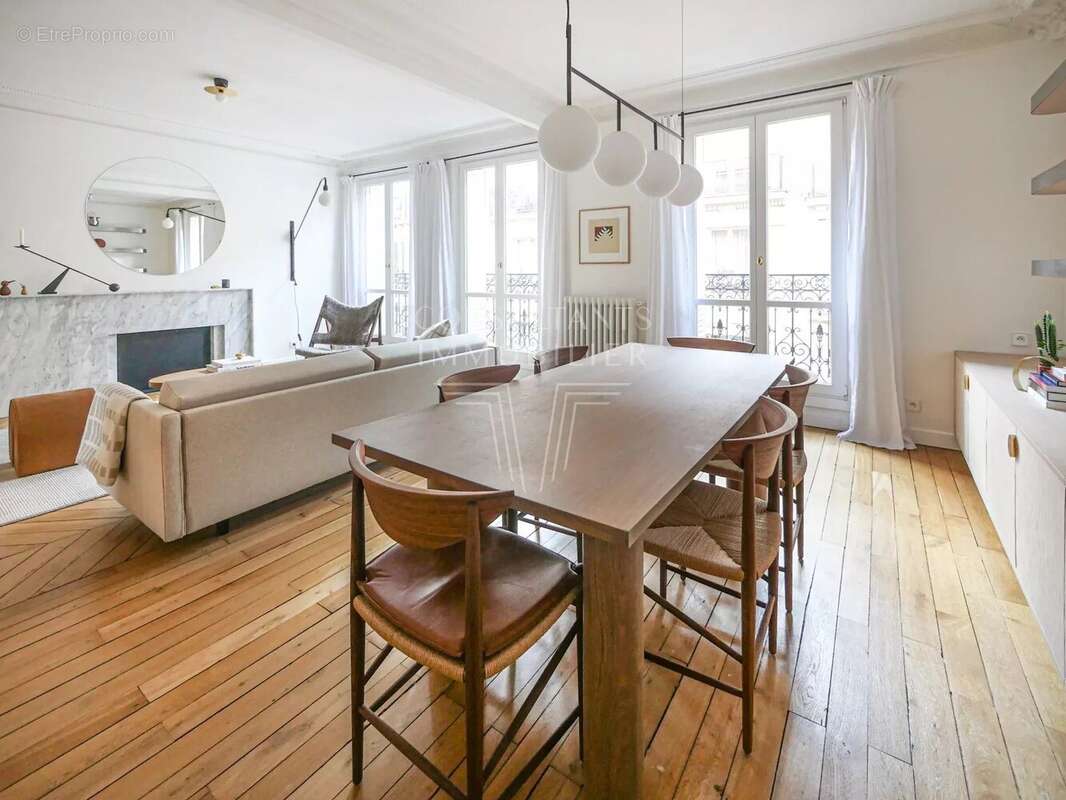 Appartement à PARIS-16E