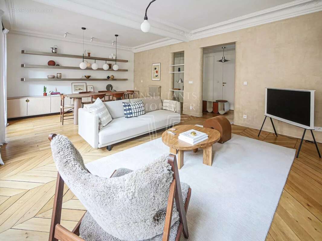 Appartement à PARIS-16E