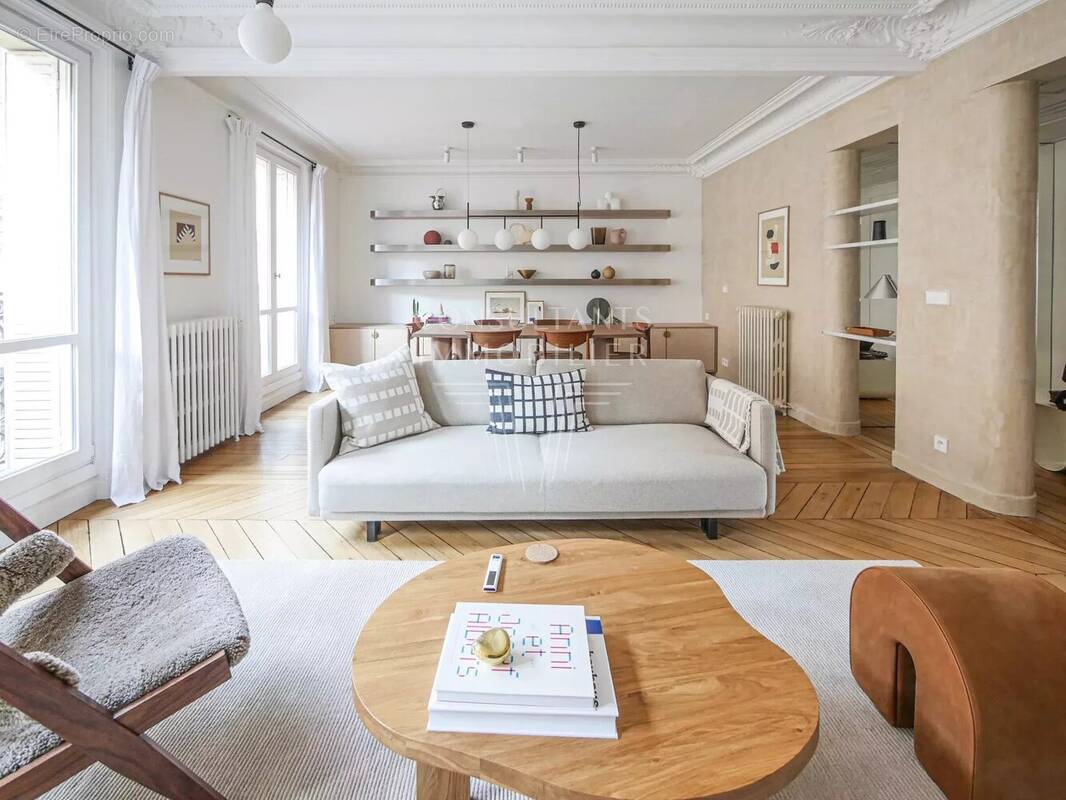 Appartement à PARIS-16E