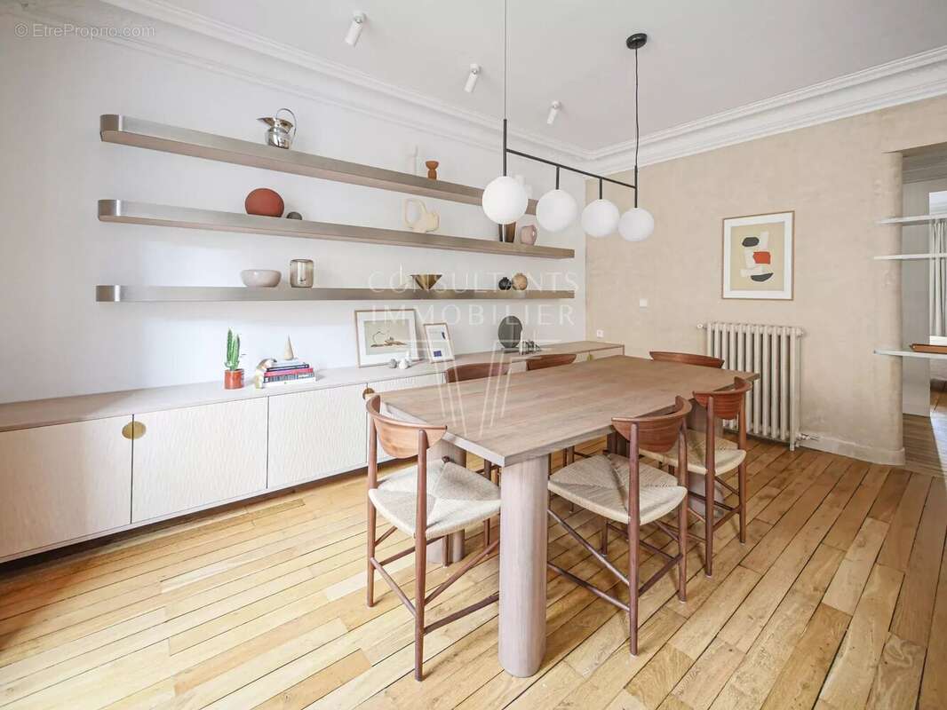 Appartement à PARIS-16E