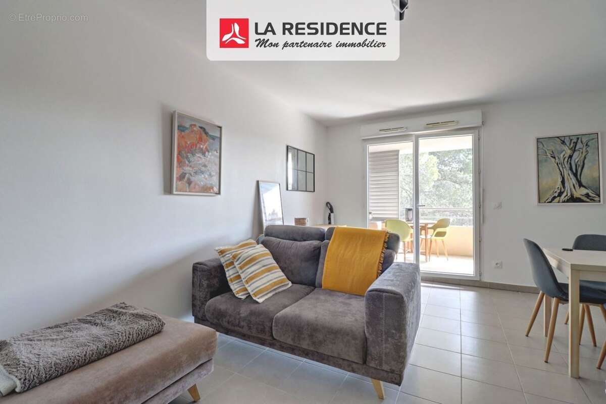 Appartement à ROQUEBRUNE-SUR-ARGENS