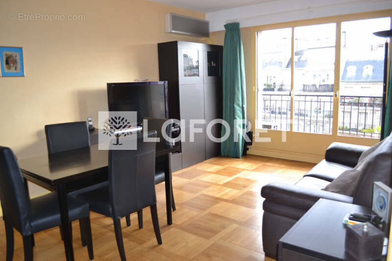 Appartement à PARIS-14E