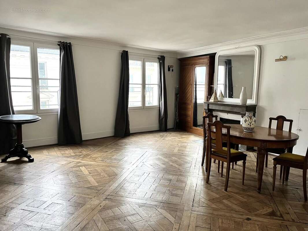 Appartement à PARIS-3E