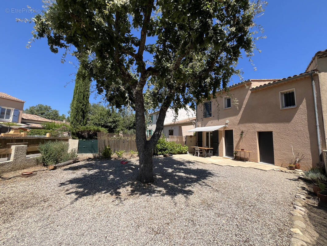 Maison à LES SALLES-SUR-VERDON