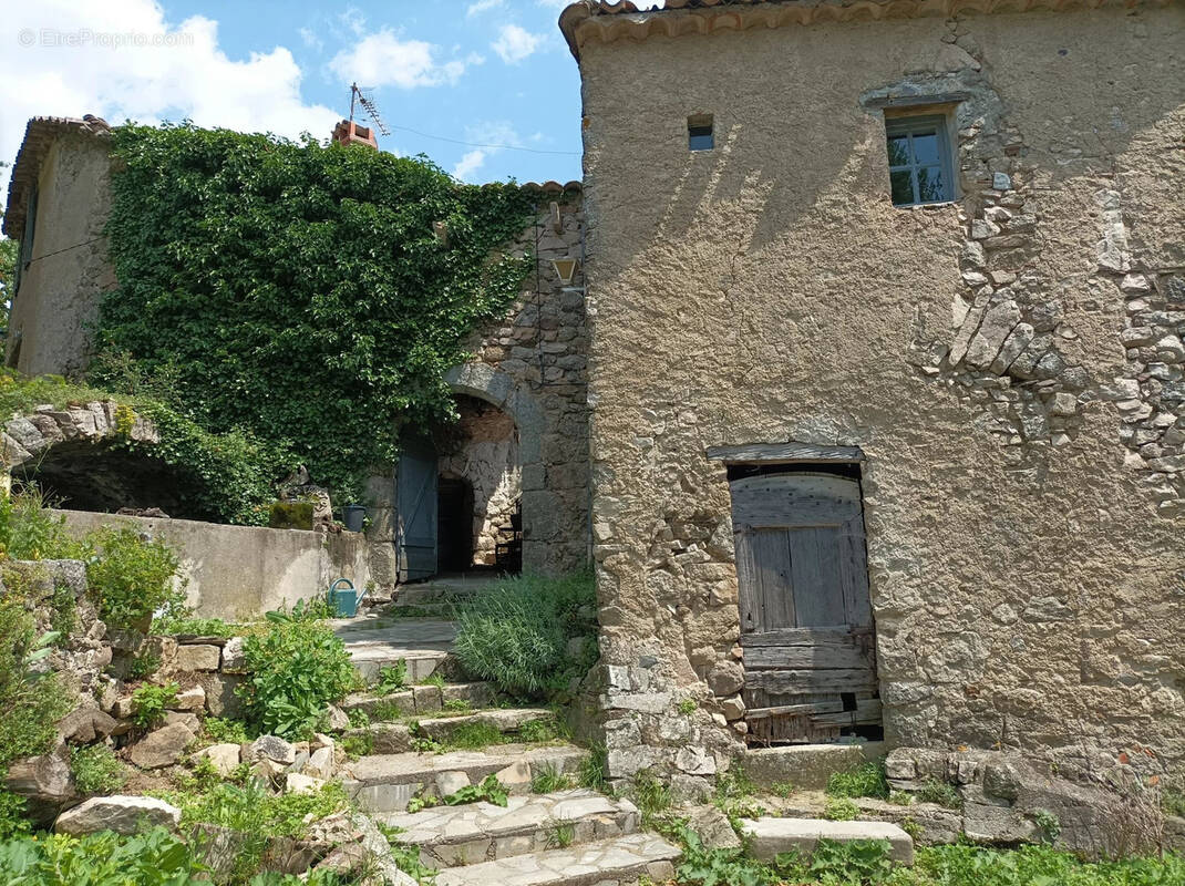 Maison à SAINT-ROMAN-DE-CODIERES