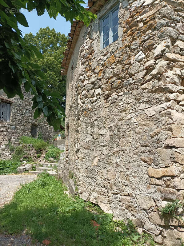 Maison à SAINT-ROMAN-DE-CODIERES