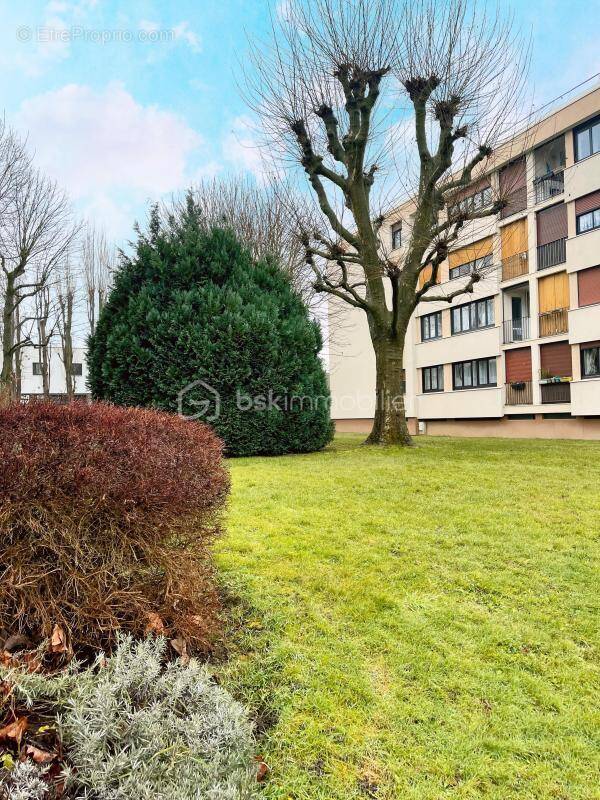 Appartement à LES CLAYES-SOUS-BOIS