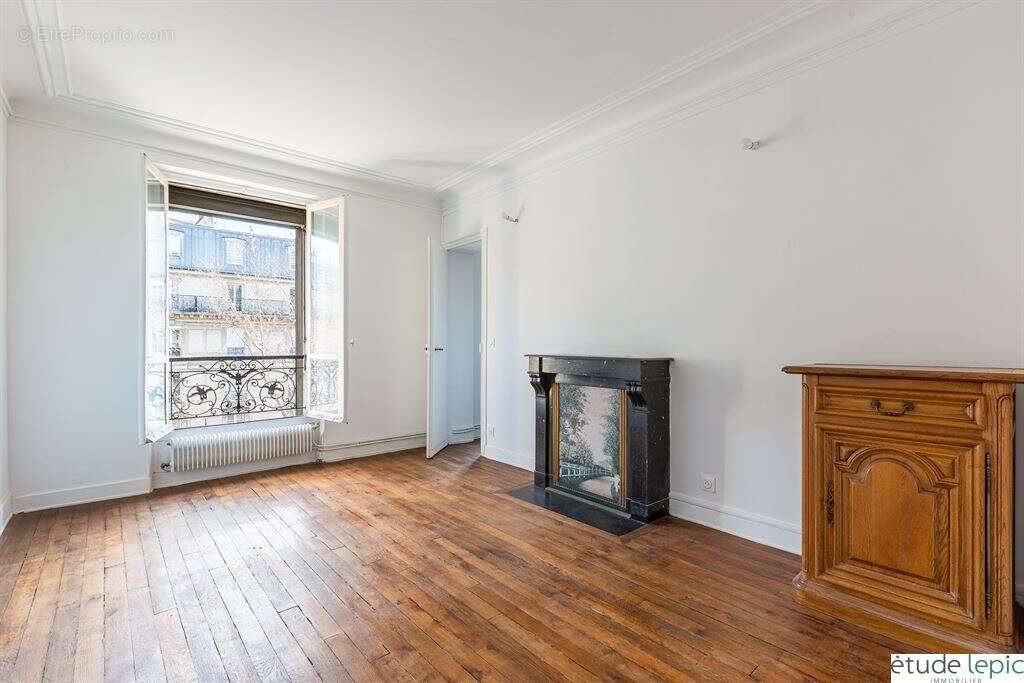 Appartement à PARIS-18E