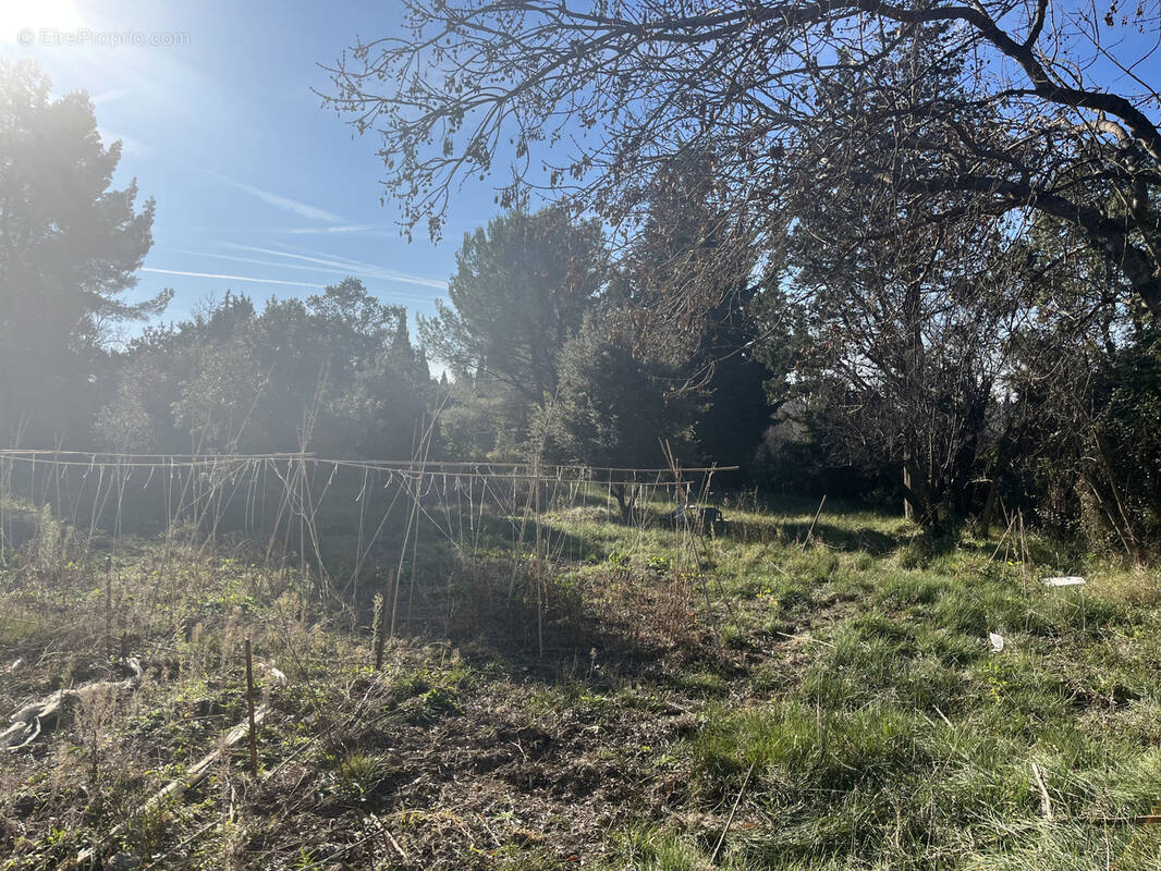 Terrain à EYGUIERES