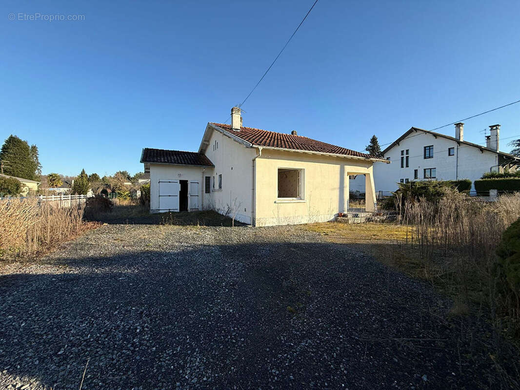 Maison à PONTACQ