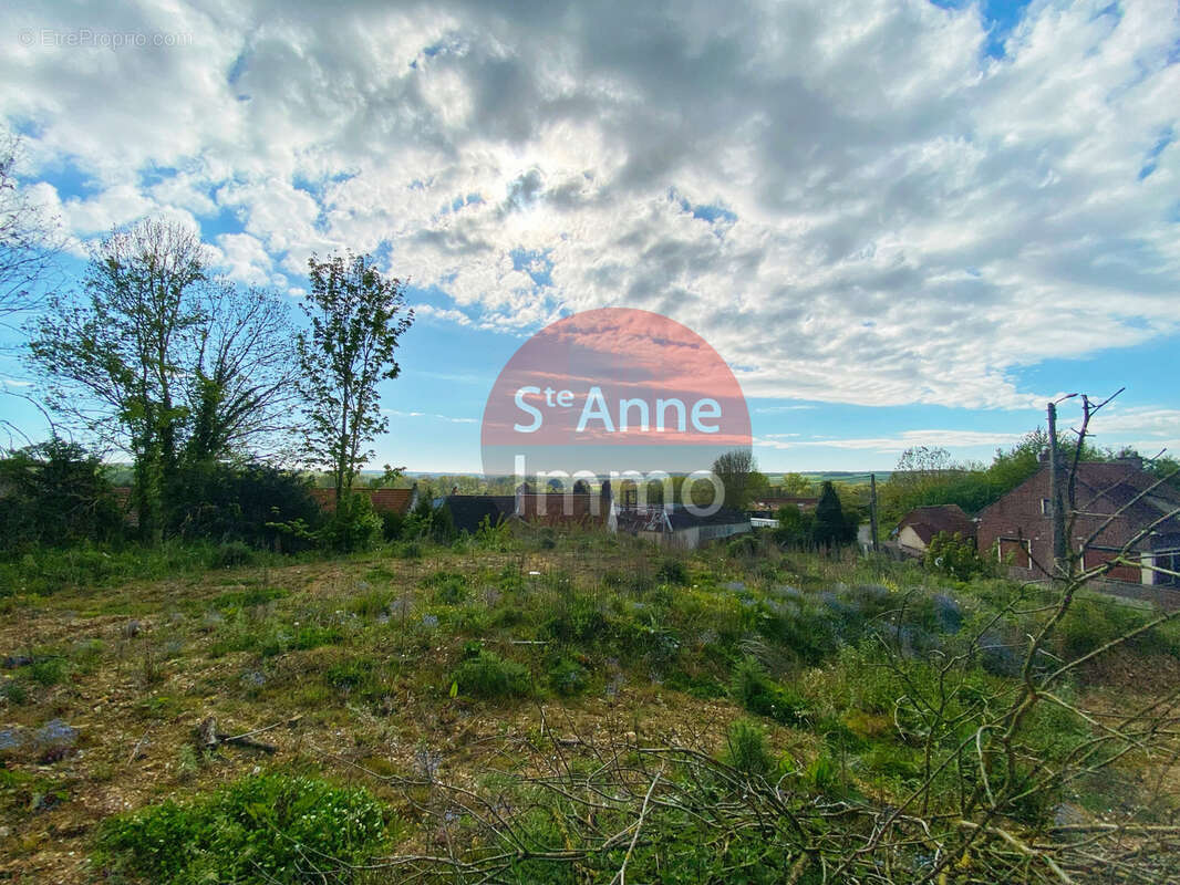 Terrain à HANGEST-SUR-SOMME