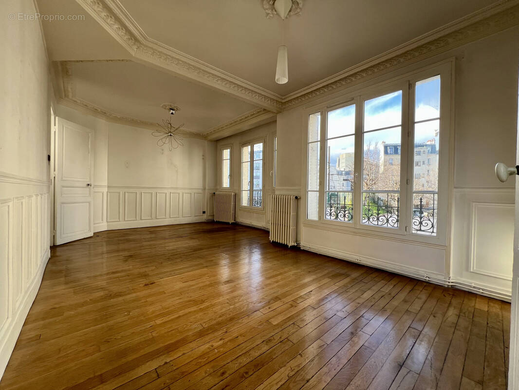 Appartement à PARIS-14E