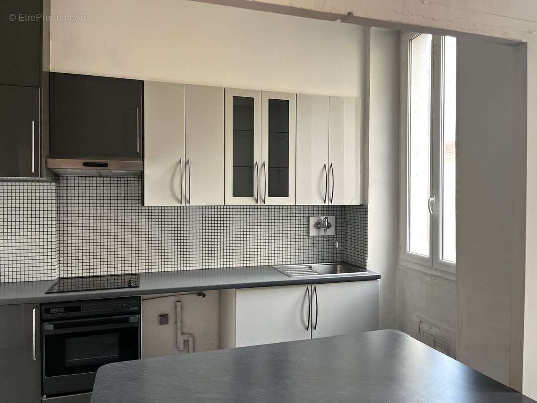 Appartement à MARSEILLE-5E