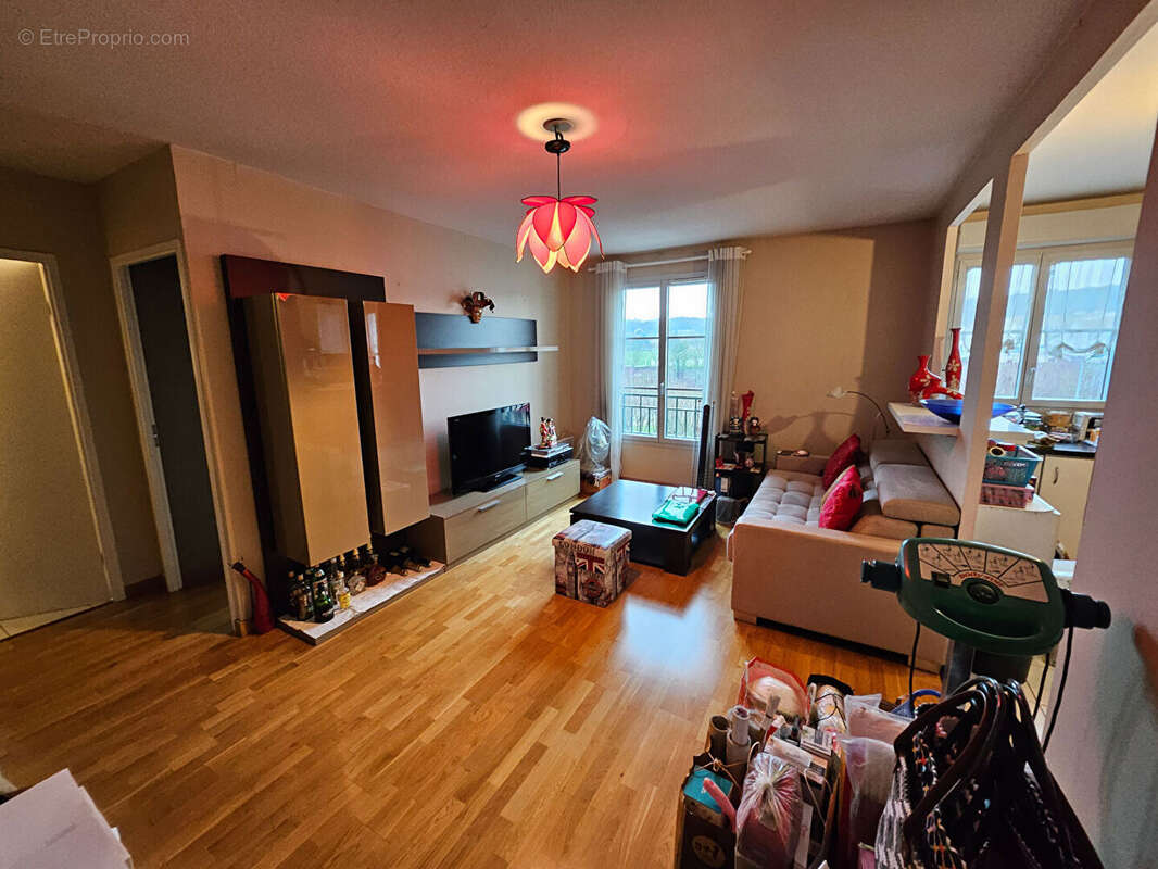 Appartement à VAUJOURS