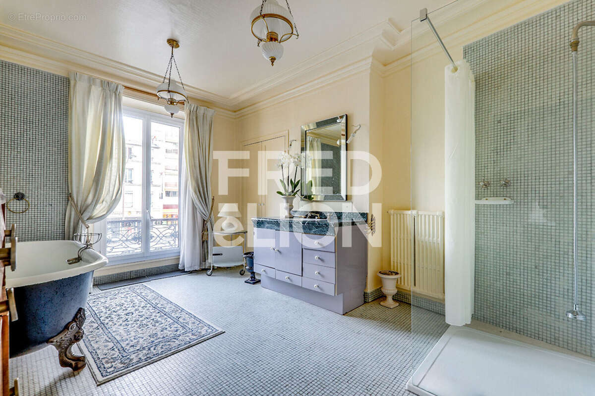 Appartement à PARIS-14E