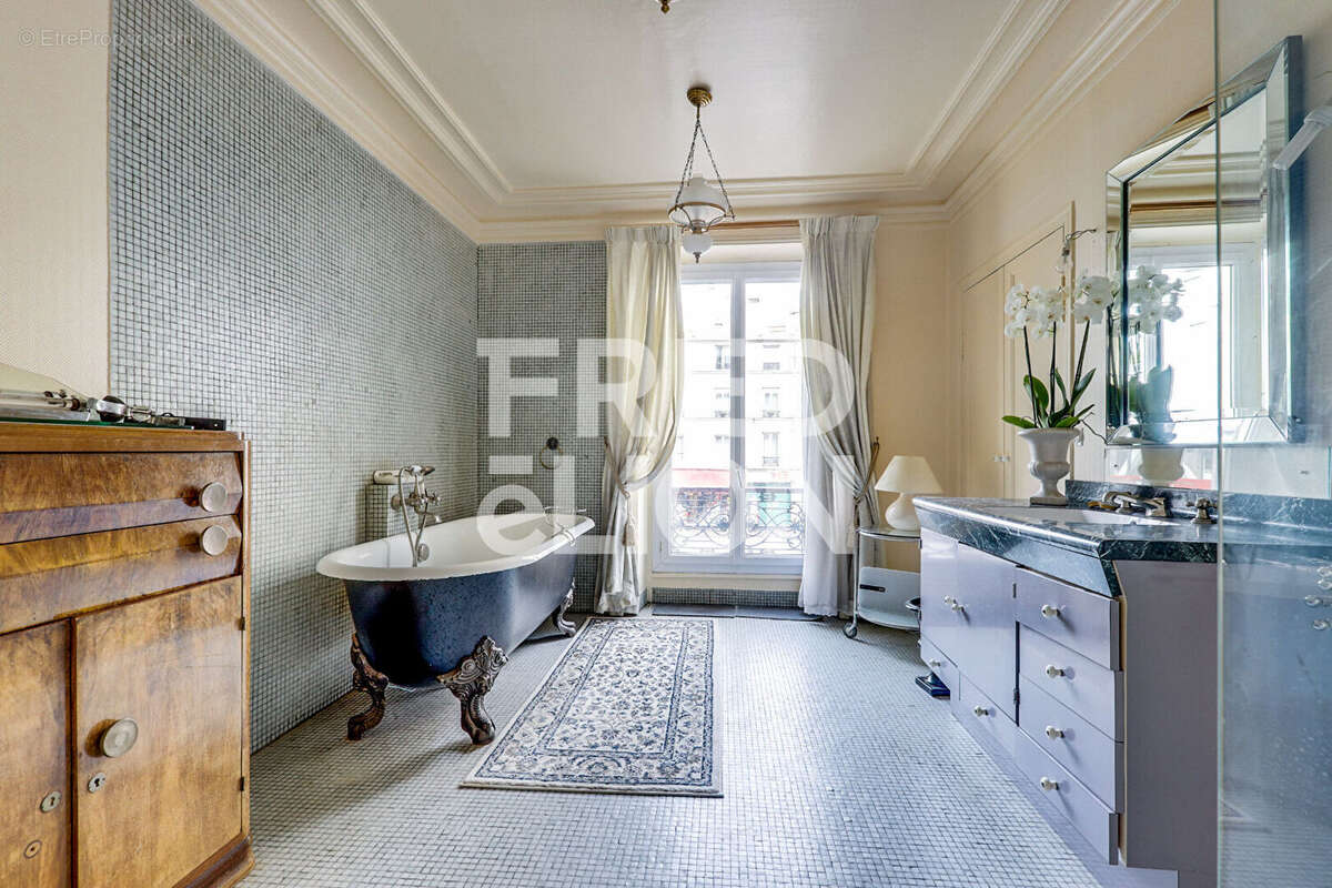 Appartement à PARIS-14E